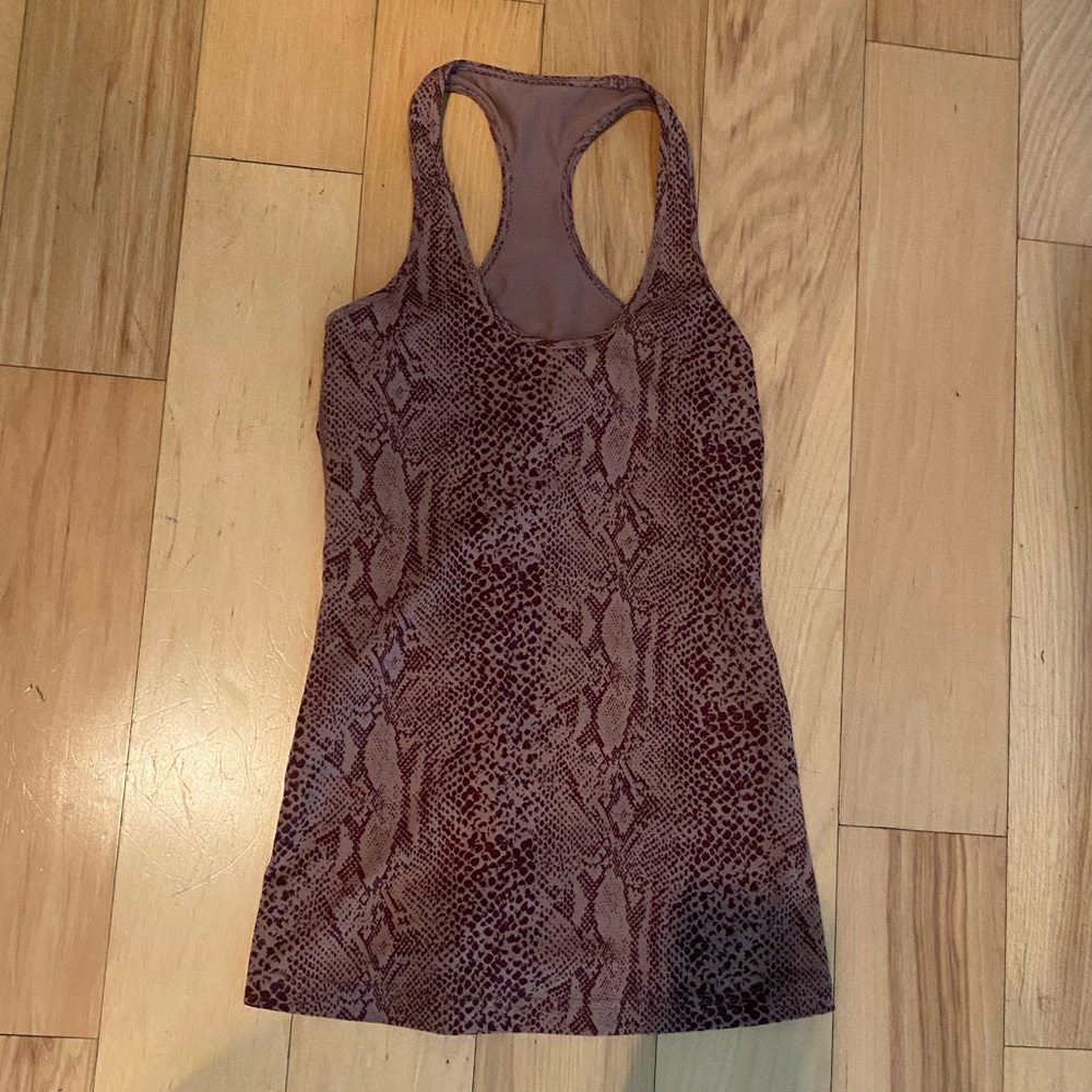 EUC lulu snakeskin racer back tank top size 6